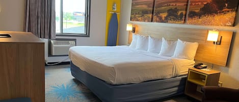Habitación estándar, 1 cama King size | Escritorio, tabla de planchar con plancha y cunas gratuitas