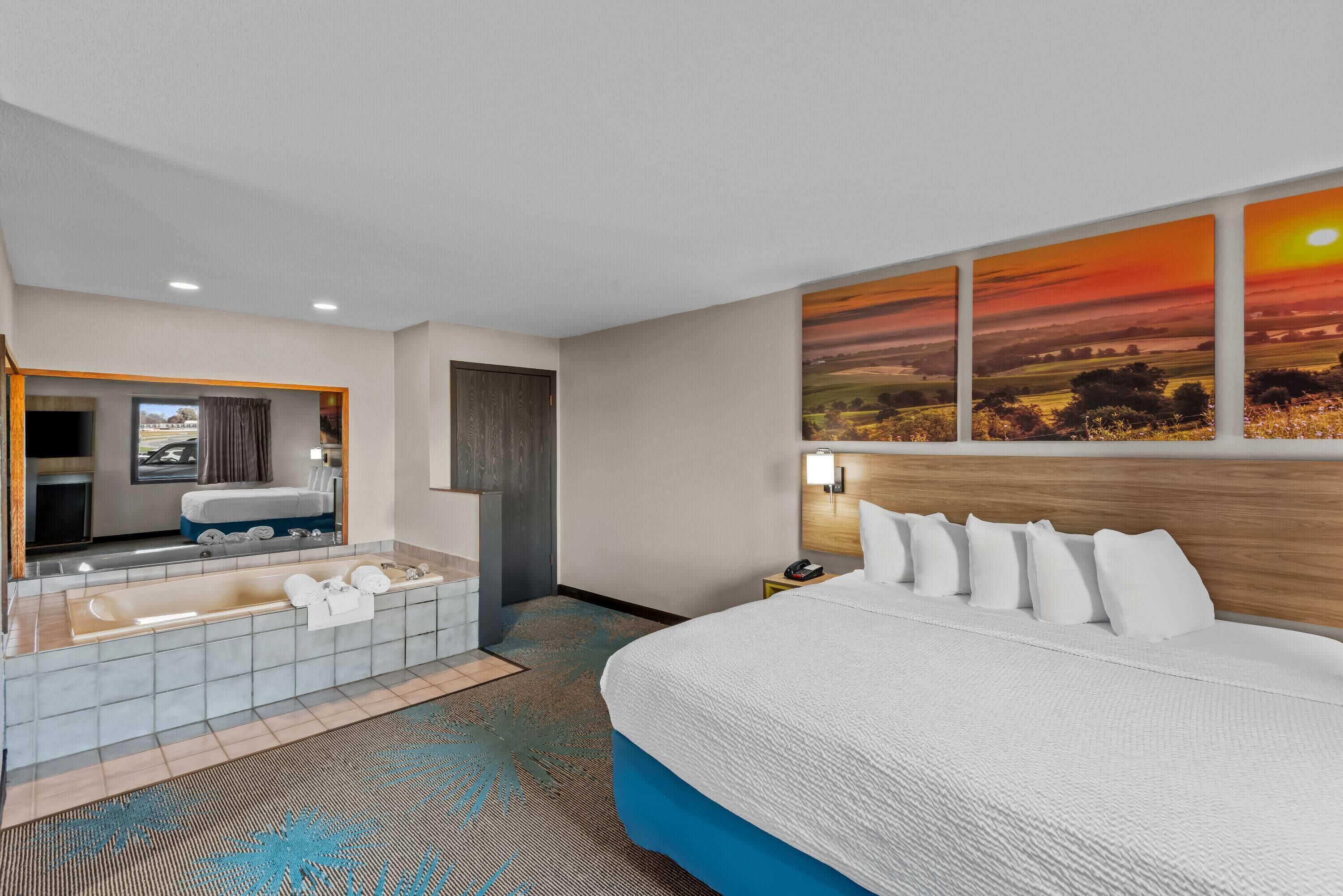 Suite, 1 King Bed, Jetted Tub | Jetted tub