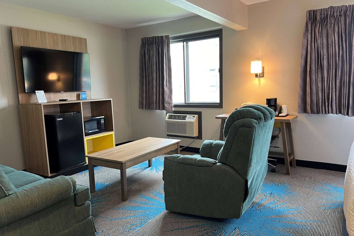 desk, iron/ironing board, free cots/infant beds, rollaway beds