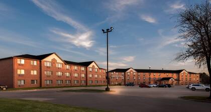 Days Inn & Suites by Wyndham Des Moines Airport