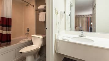 Set di cortesia gratuito, asciugacapelli, asciugamani, sapone