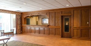 Lobby - Red Roof Inn & Suites DeKalb (DeKalb)