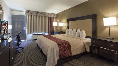 Red Roof Inn & Suites DeKalb