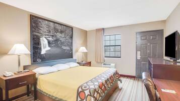 Kamar, 1 Tempat Tidur King, akses difabel, Bebas Asap Rokok (Mobility) | Meja kerja, ruang kerja ramah laptop, dan tirai kedap cahaya