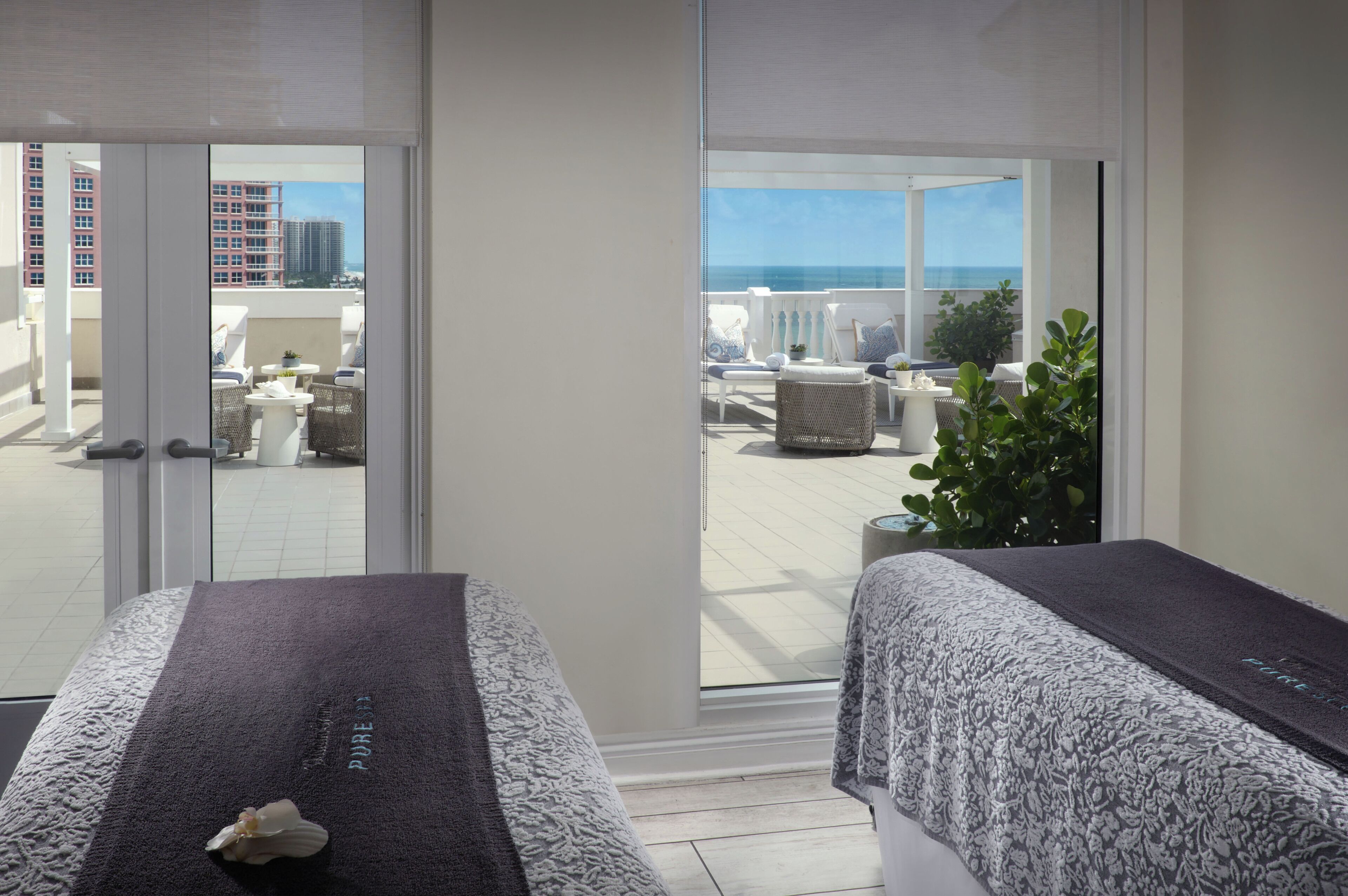 hot tub, body treatments, hydrotherapy, aromatherapy, hot stone massages