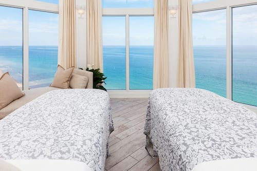 Körperbehandlungen, Hydrotherapie, Aromatherapie, Warmsteinmassagen