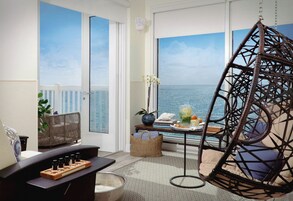 Una bañera de hidromasaje, tratamientos corporales, hidroterapia