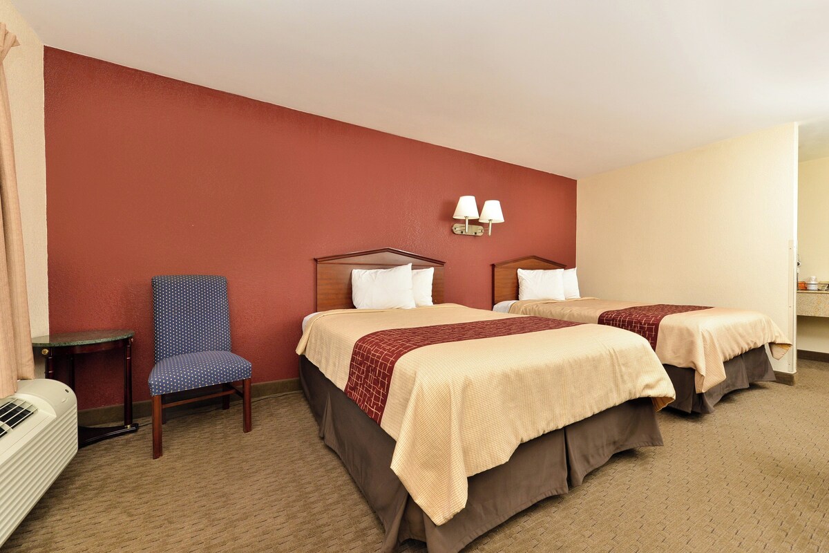 Deluxe Room, 2 Queen Beds, Non Smoking | Desk, laptop workspace, blackout drapes, WiFi (free)