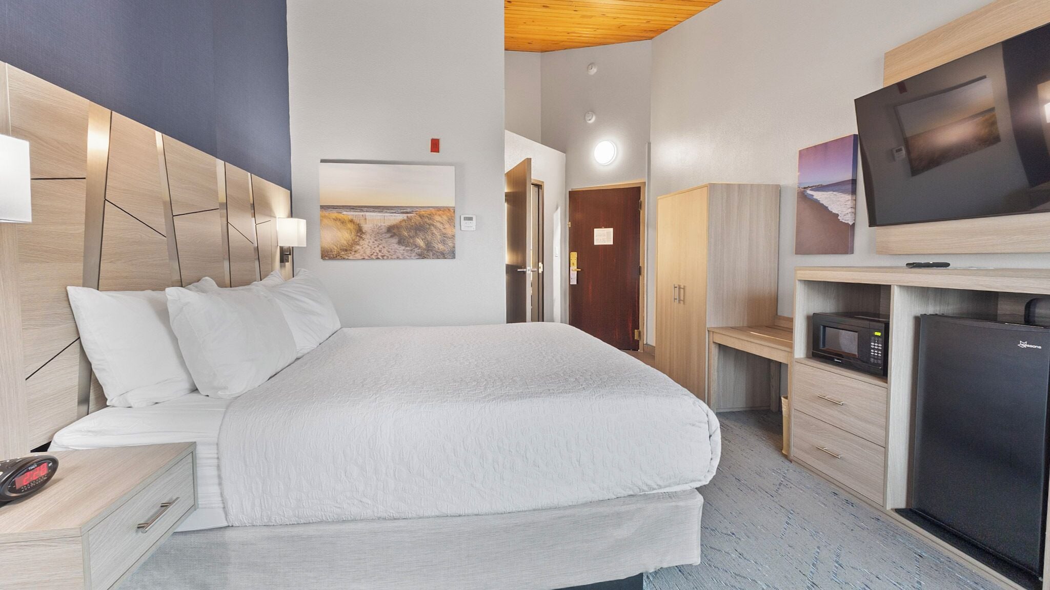 Individually furnished, desk, iron/ironing board, WiFi