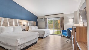 Habitació estàndard, 2 llits de matrimoni, no fumadors, balcó | Mobiliari individual, escriptori, planxa i posts de planxar i wifi 