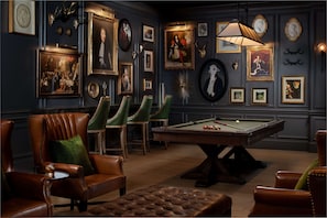 2 bars/lounges, pub