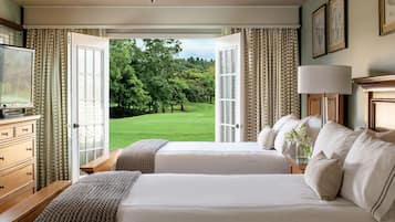 Hypo-allergenic bedding, in-room safe, desk, laptop workspace