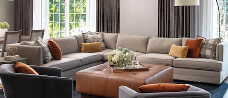 Hypo-allergenic bedding, in-room safe, desk, laptop workspace