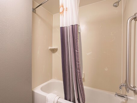 La Quinta Inn Suites by Wyndham Miami Airport East - Image 11