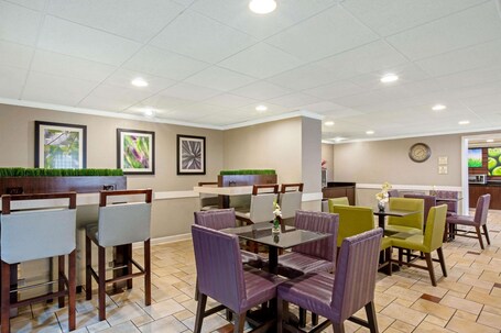 La Quinta Inn Suites by Wyndham Miami Airport East - Image 28