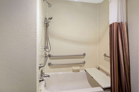 La Quinta Inn Suites by Wyndham Miami Airport East - Image 32