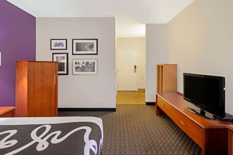 La Quinta Inn Suites by Wyndham Miami Airport East - Image 44