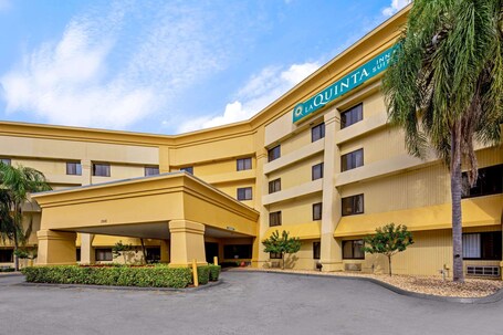 La Quinta Inn Suites by Wyndham Miami Airport East - Image 60