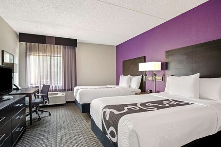 La Quinta Inn Suites by Wyndham Miami Airport East - Image 8