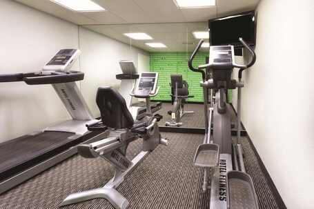 La Quinta Inn Suites by Wyndham Miami Airport East - Image 7