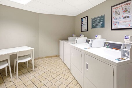 La Quinta Inn Suites by Wyndham Miami Airport East - Image 45