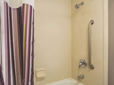 La Quinta Inn Suites by Wyndham Miami Airport East - Image 33
