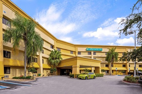 La Quinta Inn Suites by Wyndham Miami Airport East - Image 4