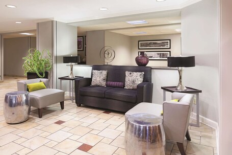 La Quinta Inn Suites by Wyndham Miami Airport East - Image 42