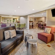 La Quinta Inn & Suites by Wyndham Miami Airport East