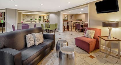 La Quinta Inn & Suites by Wyndham Miami Airport East
