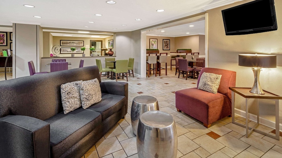 La Quinta Inn & Suites by Wyndham Miami Airport East