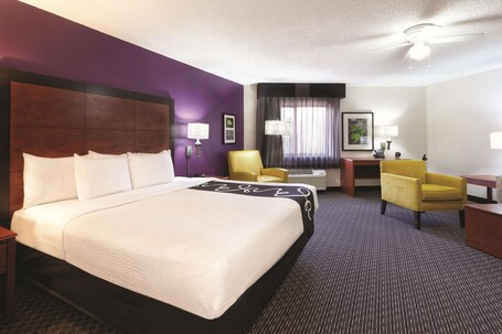 La Quinta Inn Suites by Wyndham Miami Airport East - Image 15