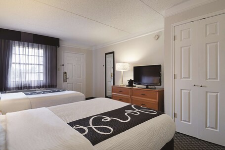 La Quinta Inn Suites by Wyndham Miami Airport East - Image 1