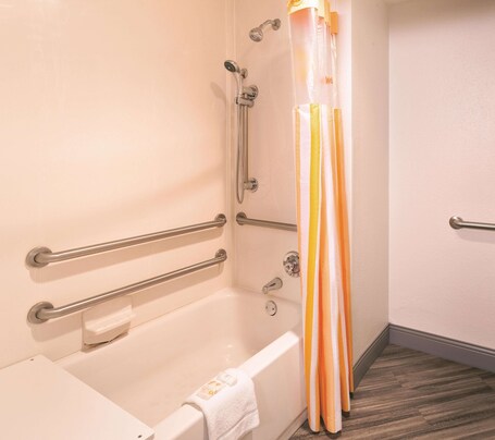La Quinta Inn Suites by Wyndham Miami Airport East - Image 19