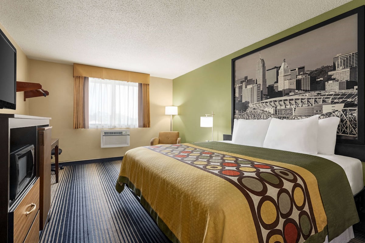 Desk, free cribs/infant beds, rollaway beds, free WiFi