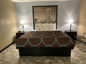 Meja kerja, setrika/meja setrika, dan tempat tidur bayi gratis