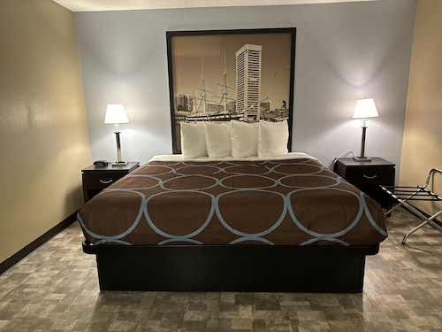 Super 8 by Wyndham Baltimore/Essex Area