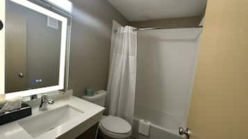 Combined shower/bathtub, hair dryer, towels