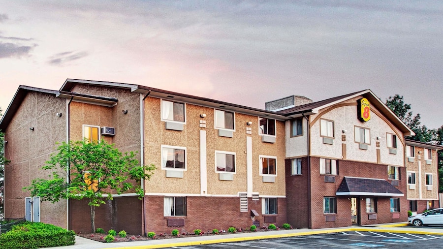 Super 8 by Wyndham Baltimore/Essex Area