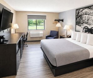 Studio Suite, 1 King Bed - Super 8 by Wyndham Lexington Park/California Area (California)