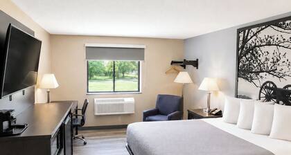 Super 8 by Wyndham Lexington Park/California Area