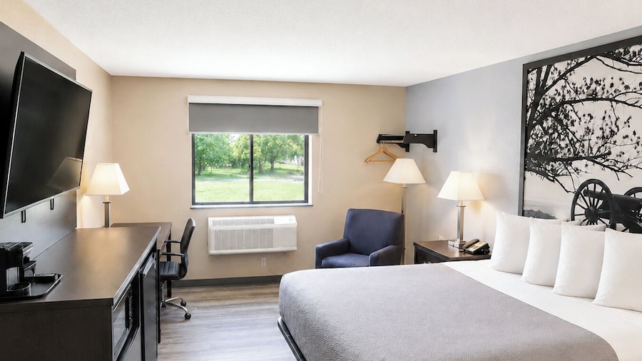 Super 8 by Wyndham Lexington Park/California Area