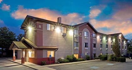 Super 8 by Wyndham Lexington Park/California Area