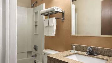 Combined shower/tub, hair dryer, towels