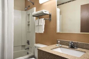 Combined shower/bathtub, hair dryer, towels
