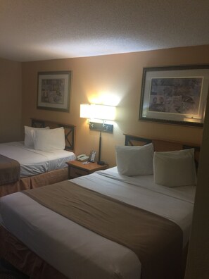 Standard Room, 2 Queen Beds - Travelodge by Wyndham Battle Creek (Battle Creek)