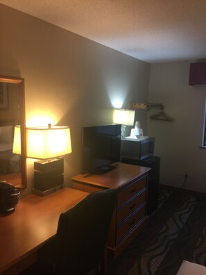 Standard Room, 1 Queen Bed