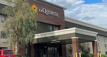 La Quinta Inn & Suites by Wyndham Harrisburg Airport Hershey