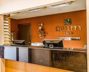 Lobby - Quality Inn Harrisburg - Hershey Area (Harrisburg)