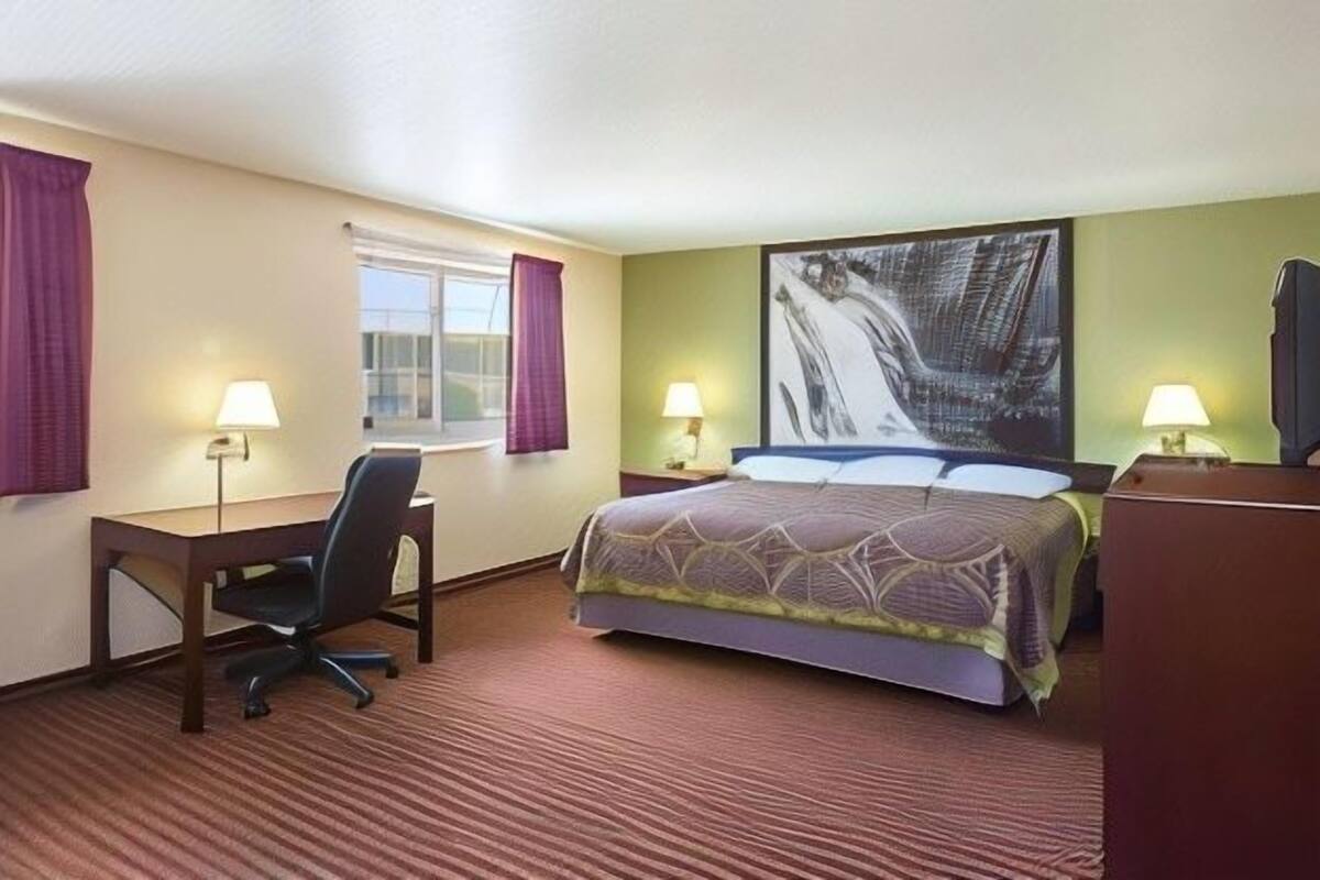 Bureau, Wi-Fi gratuit, ameublement personnalisé, draps fournis